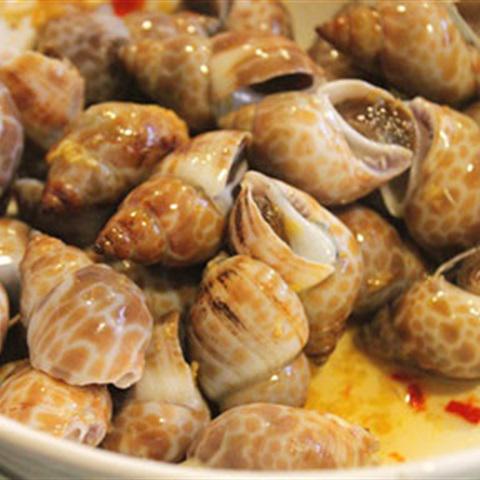 Cách làm ốc hương xào tỏi ớt và lá chanh
