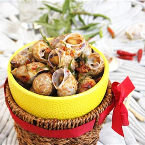 Cách làm ốc hương xào tỏi ớt và lá chanh