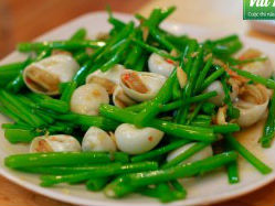 Ốc mỡ xào rau muống