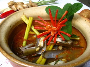 Ốc móng tay hấp thái