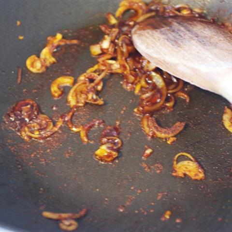 Cách làm ốc móng tay sốt dầu hào