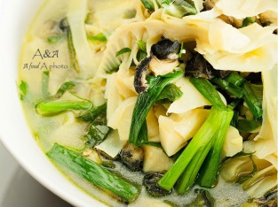 Ốc nhồi nấu măng