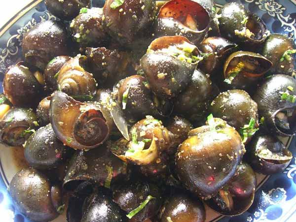 Ốc xào nghệ tươi thơm ngon, làm đẹp da mặt