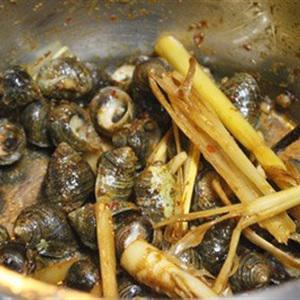 Cách làm ốc xào sả ớt
