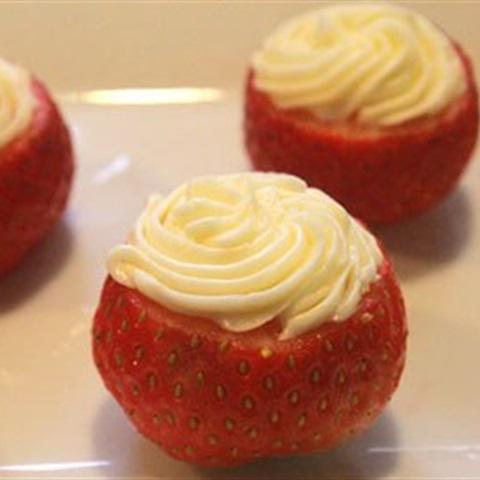 Cách làm ông già Noel bằng dâu tây