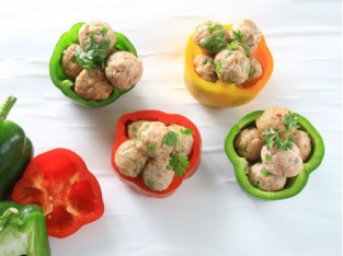 Ớt chuông nhồi cá basa hấp