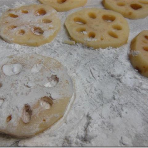 Cách làm ớt chuông nhồi mực củ sen