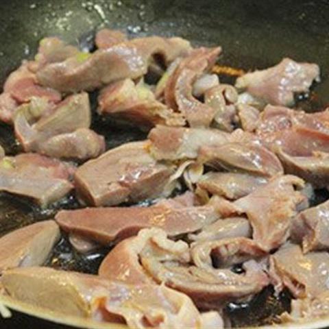 Cách làm ớt chuông xào tim heo