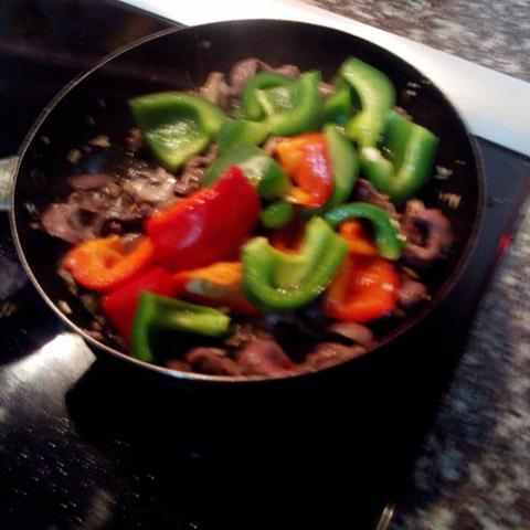 Cách làm ớt chuông xào tim heo