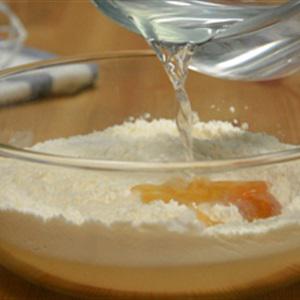 Cách làm pancake cuộn xúc xích và thịt bò