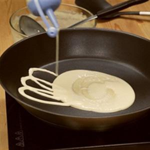 Cách làm pancake cuộn xúc xích và thịt bò