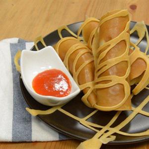Cách làm pancake cuộn xúc xích và thịt bò