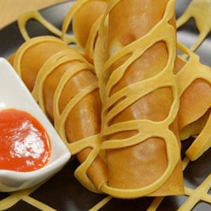 Cách làm pancake cuộn xúc xích và thịt bò