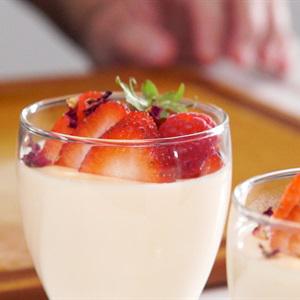 Cách làm panna cotta hoa hồng