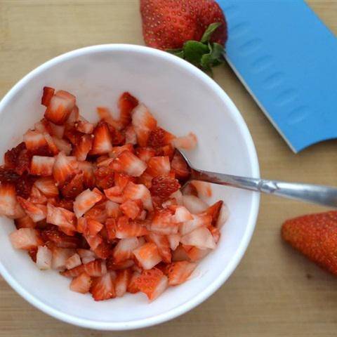 Cách làm pannacotta dâu tây trà xanh