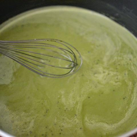 Cách làm pannacotta dâu tây trà xanh