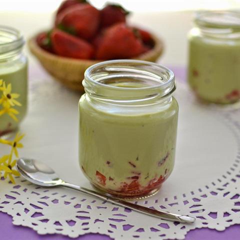 Cách làm pannacotta dâu tây trà xanh
