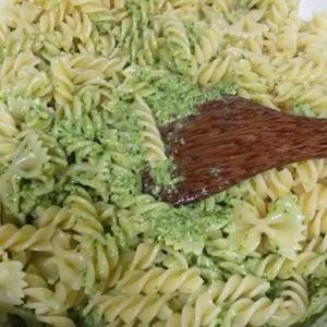 Cách làm pasta pesto