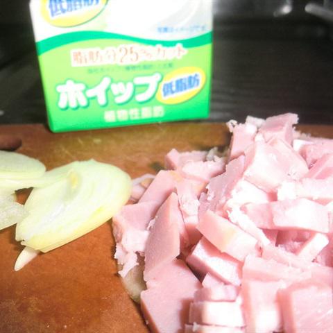 Cách làm pasta sốt kem và thịt xông khói