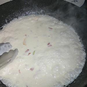 Cách làm pasta sốt kem và thịt xông khói