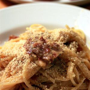 Cách làm pasta trứng và thịt xông khói