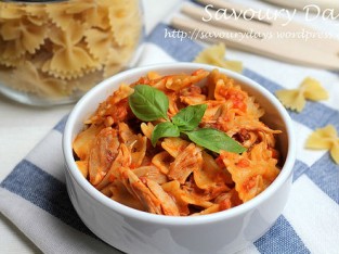Pasta thịt gà sốt rau củ