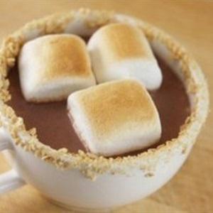 Cách làm pha sữa chocolate và marshmallow
