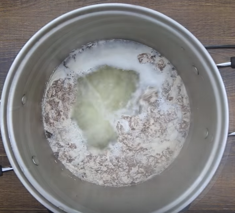 Pha tinh bột nghệ với sữa tươi theo cách này, da trắng bóc không cần thoa kem