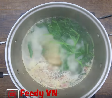 Pha tinh bột nghệ với sữa tươi theo cách này, da trắng bóc không cần thoa kem