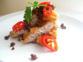 Phi-lê cá ba sa chiên sả ớt