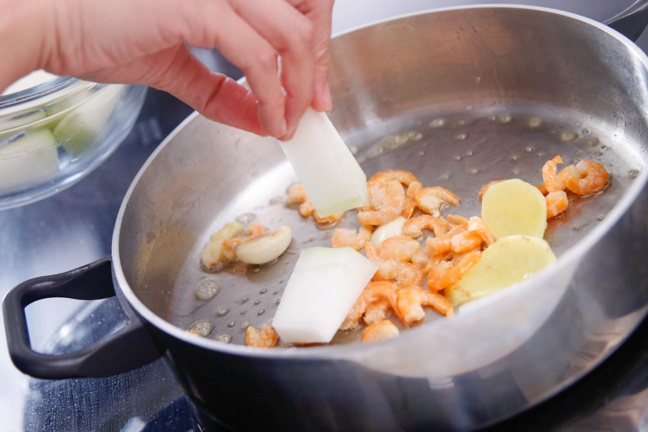 Phở chiên phồng giòn rụm ăn hoài không chán