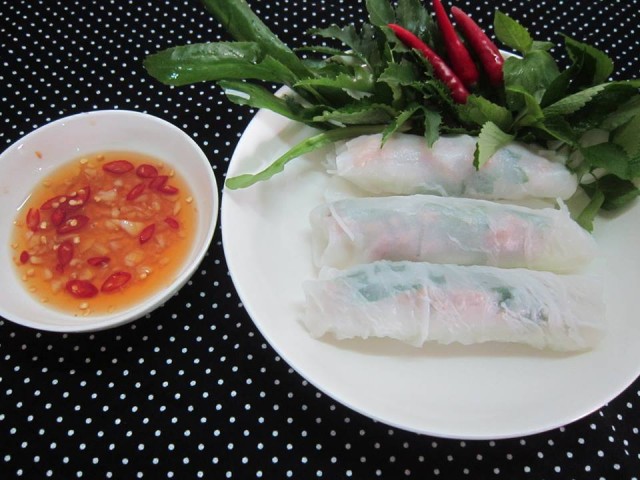 Phở cuốn nem nướng