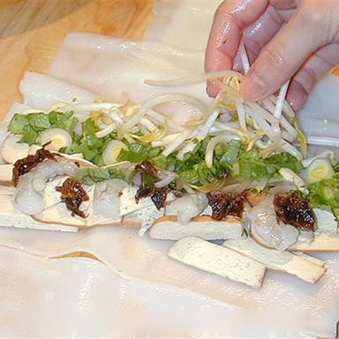 Cách làm phở cuốn tôm hấp