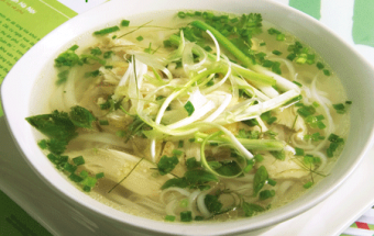 Phở gà thơm ngon chống ngán cho ngày Tết