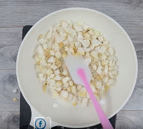 Phở hải sản xào chua ngọt  đủ chất cho ngày mới hứng khởi