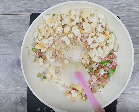 Phở hải sản xào chua ngọt  đủ chất cho ngày mới hứng khởi