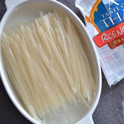 Cách làm phở khô xào kiểu Thái