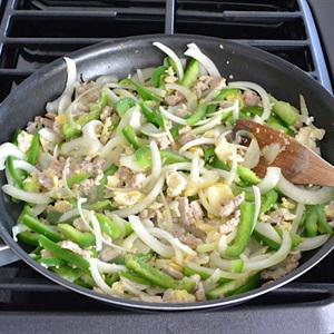 Cách làm phở khô xào kiểu Thái