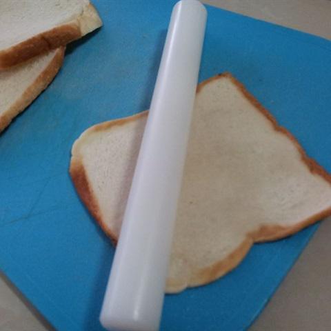 Cách làm phô mai xúc xích cuộn