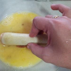 Cách làm phô mai xúc xích cuộn