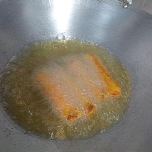 Cách làm phô mai xúc xích cuộn