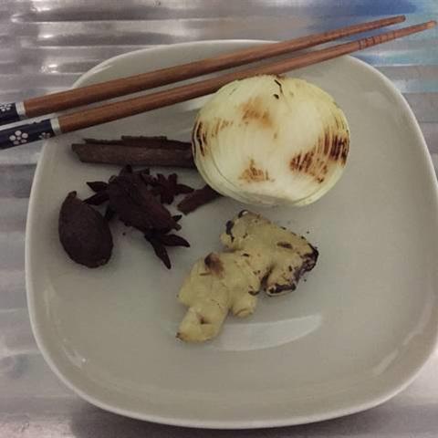 Cách làm phở thịt bò tái