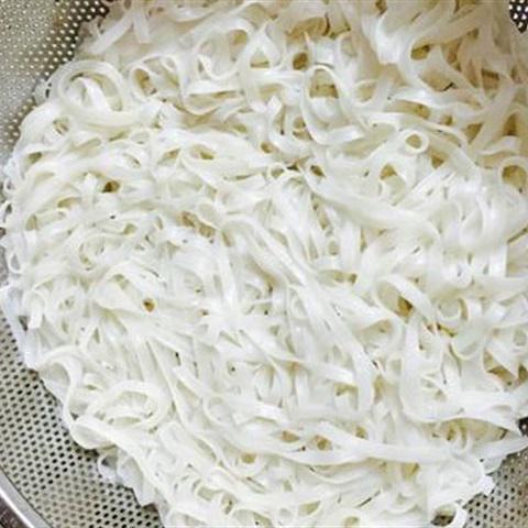 Cách làm phở thịt gà xé