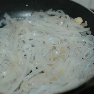 Cách làm phở xào chua ngọt