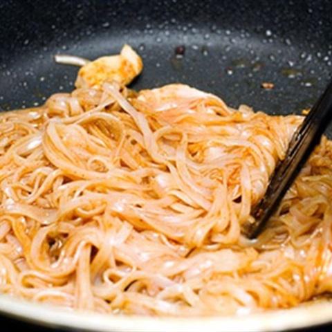 Cách làm phở xào chua ngọt đơn giản