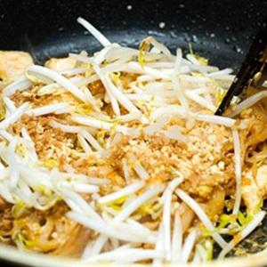 Cách làm phở xào chua ngọt đơn giản