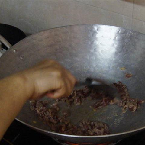 Cách làm phở xào hành tây thịt bò