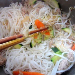 Cách làm phở xào thịt băm
