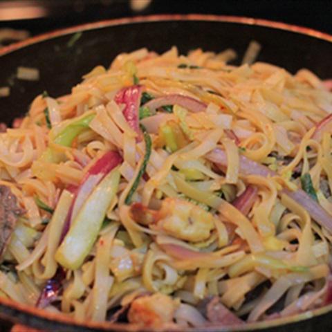 Cách làm phở xào tôm thịt