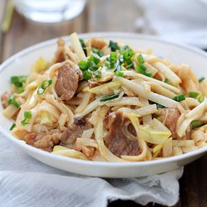 Cách làm phở xào với thịt bò